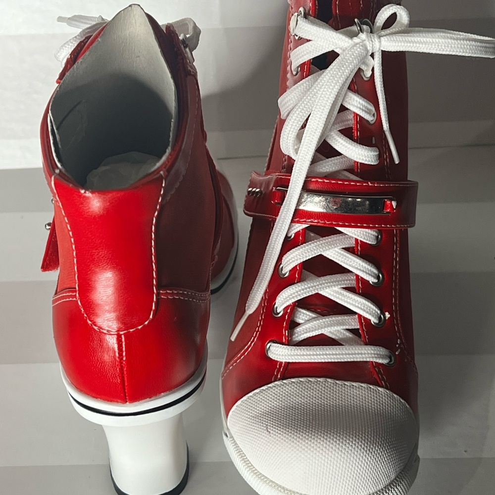 Women Vintage L.E.I.  1990 Sneaker Boots In Red With Defects. Size 7 1/2